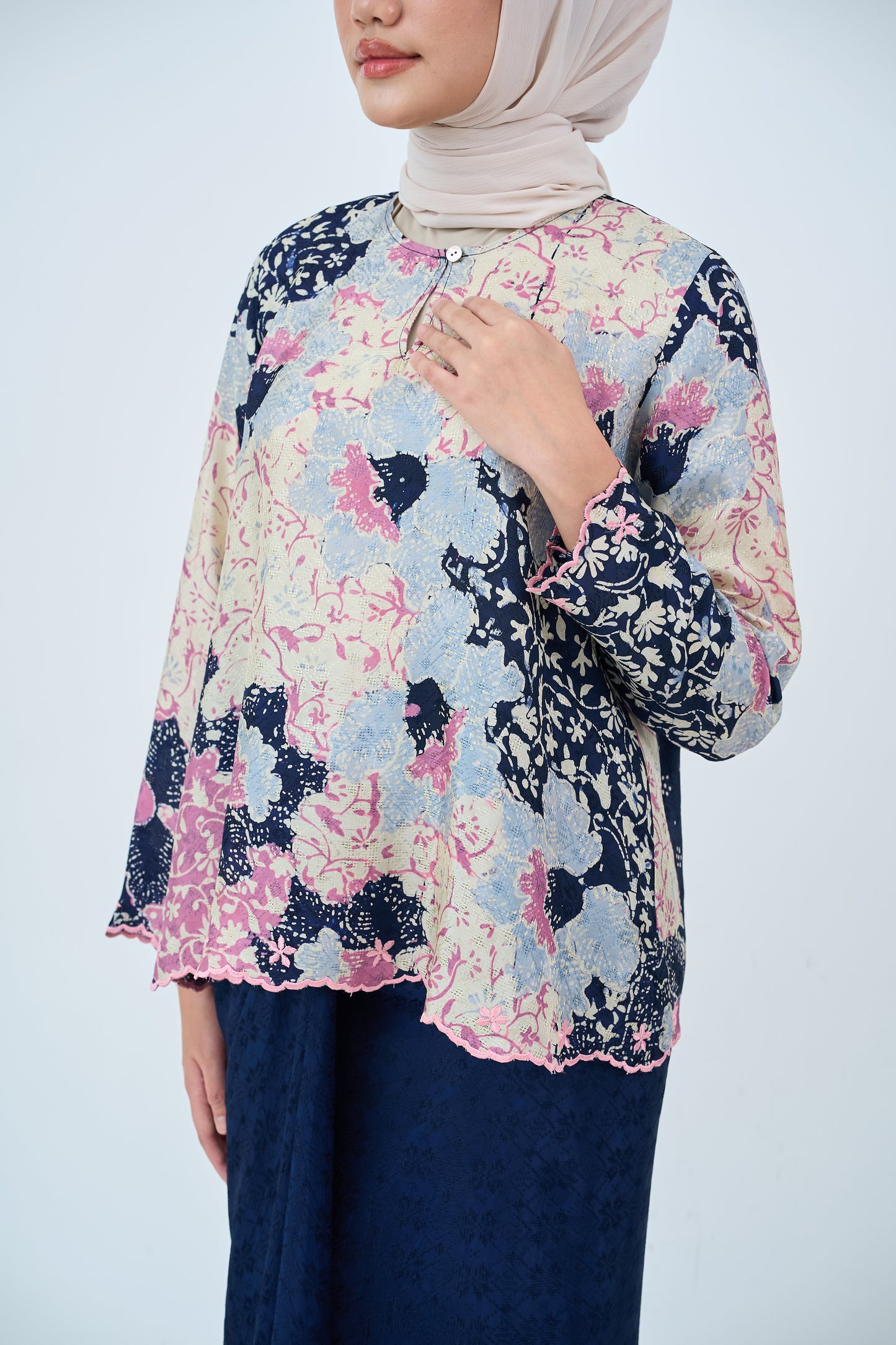 Kurung Pendek Sulam SARINA