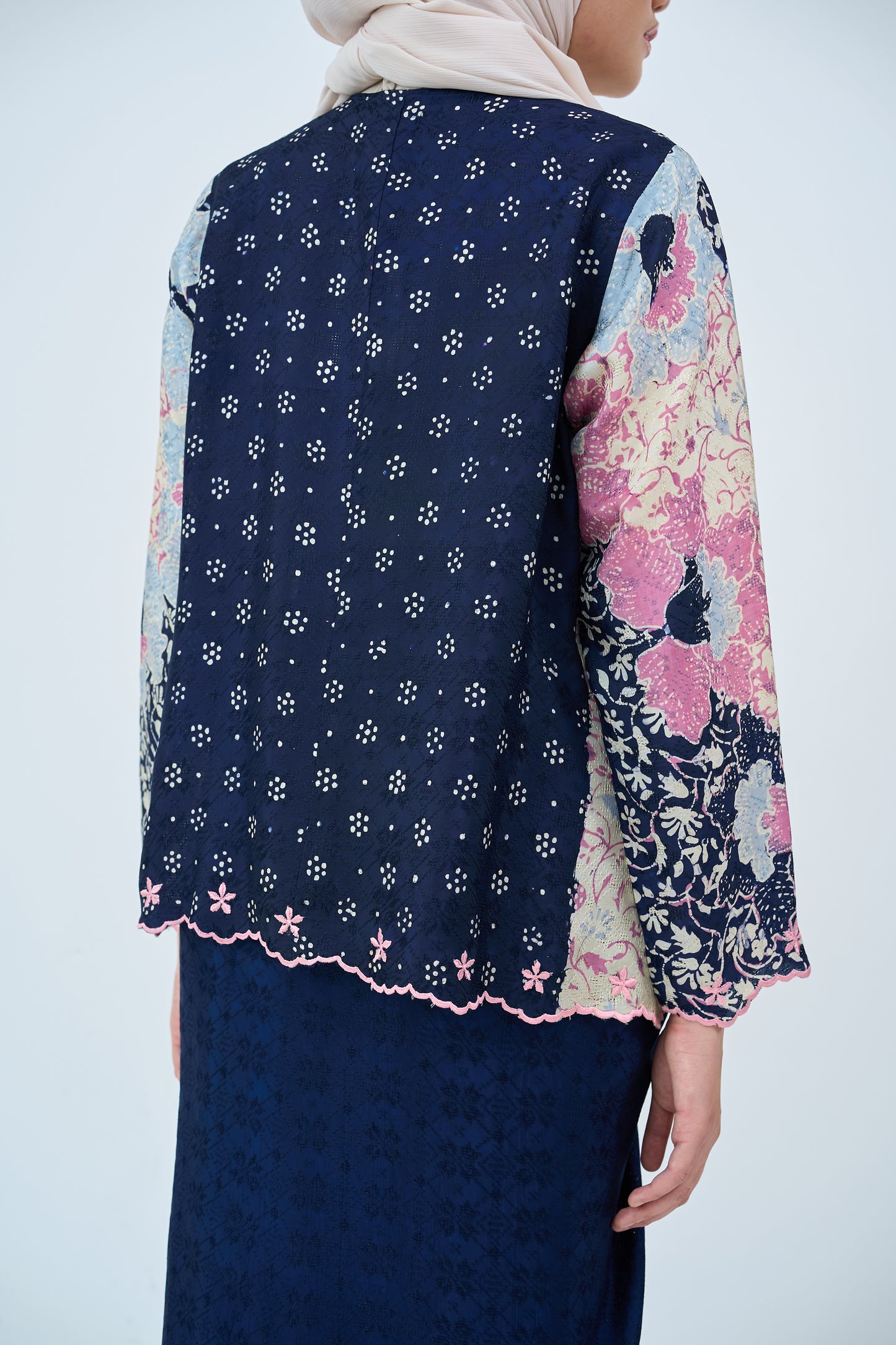 Kurung Pendek Sulam SARINA