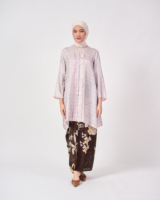 Wardah Kebarung  in Purple