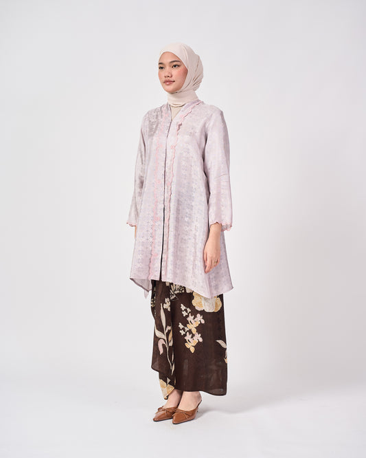 Wardah Kebarung  in Purple