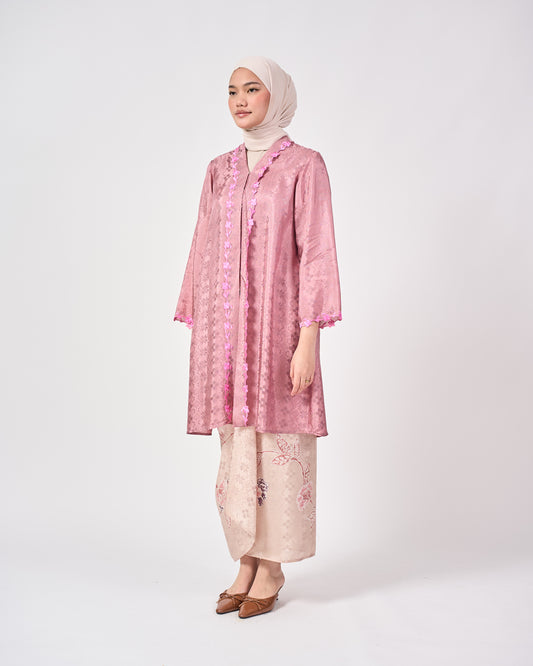 Wardah Kebarung  in Pink