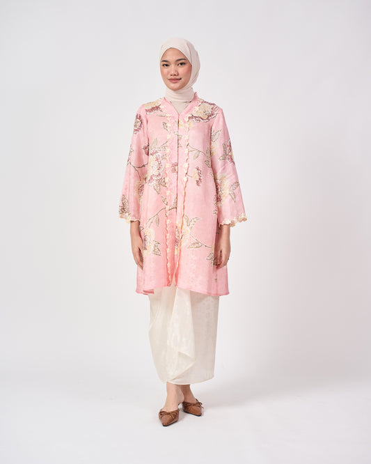 Wardah Kebarung  in Pink