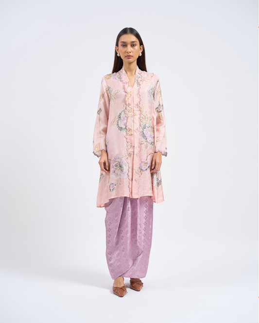 Wardah Kebarung in Pink