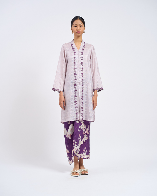 Wardah Kebarung in Purple