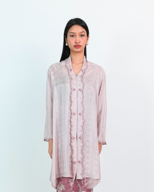 Wardah Kebarung  in Pink