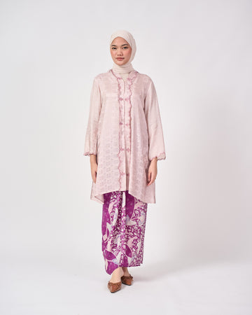 Wardah Kebarung in Purple