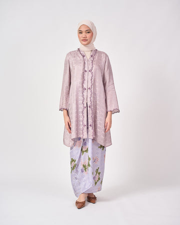 Wardah Kebarung in Purple
