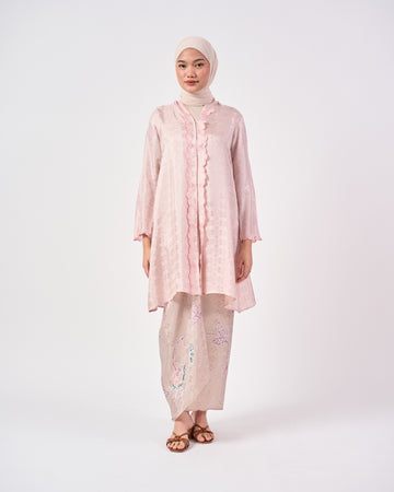 Wardah Kebarung  in Purple