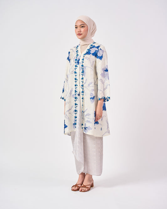 Wardah Kebarung  in White