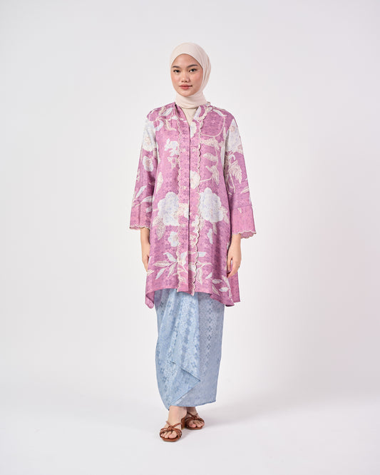 Wardah Kebarung  in Pink