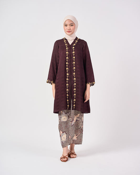Wardah Kebarung in Maroon