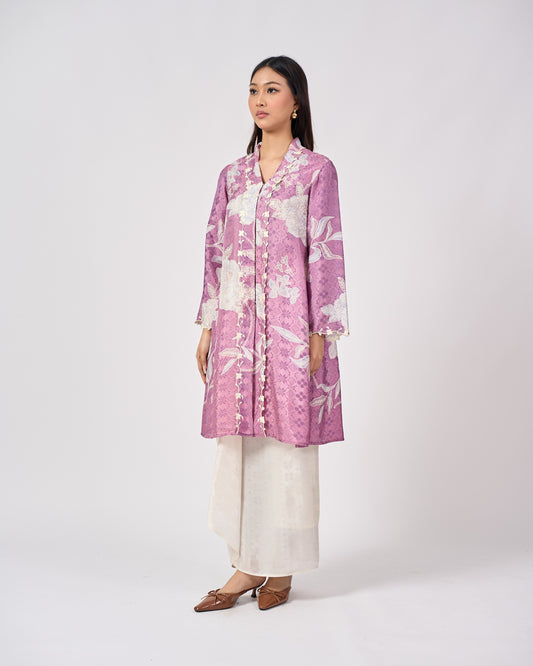 Wardah Kebarung  in Pink