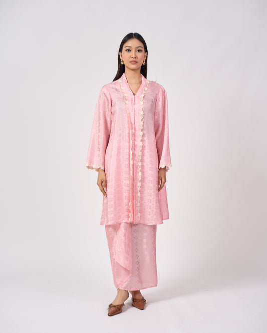 Wardah Kebarung  in Pink